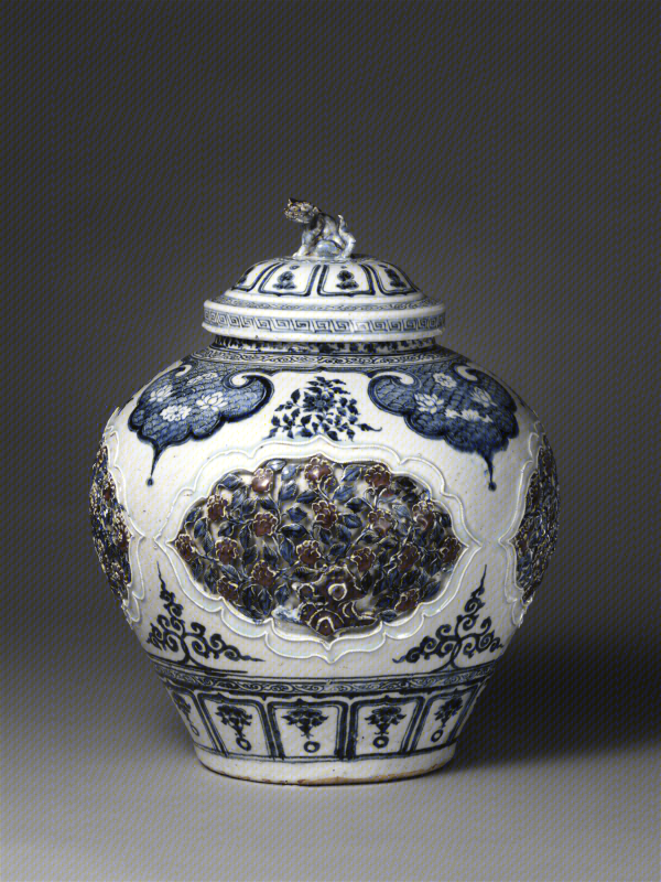 青花釉里红开光镂花盖罐 青花釉里红开光镂花盖罐
